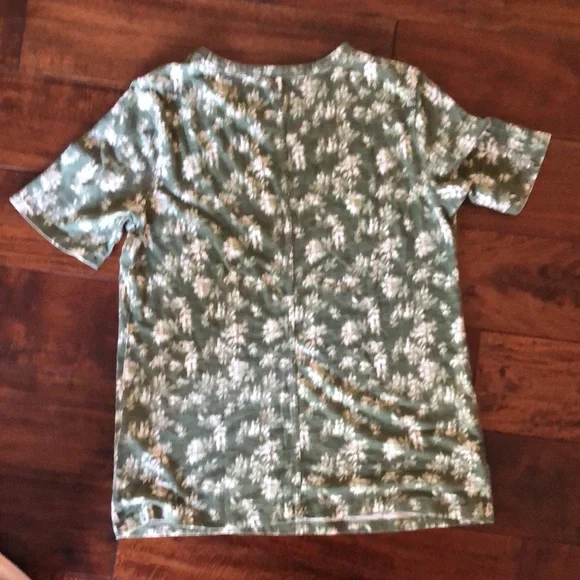 Banana Republic | women’s Malibu tee green and white floral - Picture 7 of 8